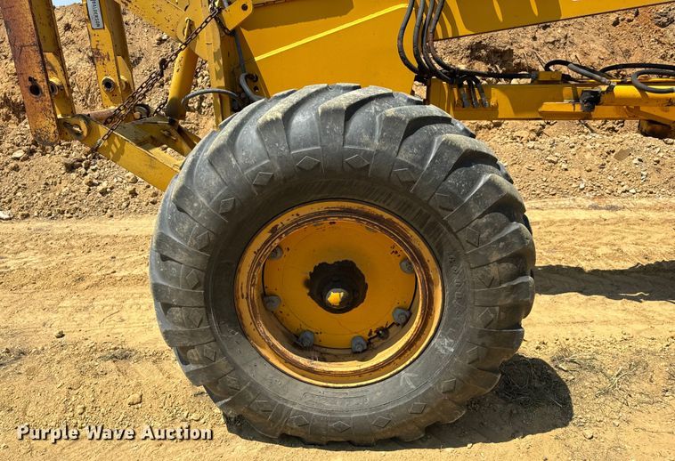 image for item OF9906 1985 Champion 730A motor grader