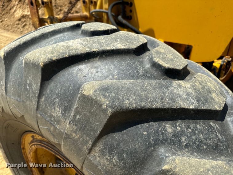 image for item OF9906 1985 Champion 730A motor grader