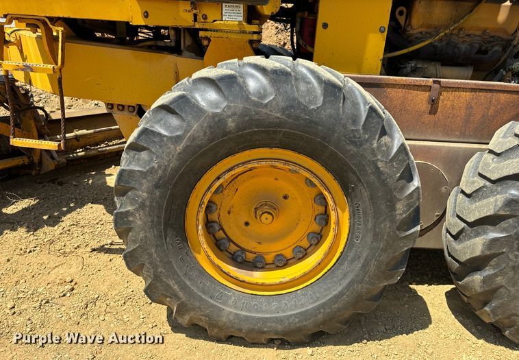 image for item OF9906 1985 Champion 730A motor grader