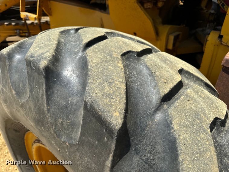 image for item OF9906 1985 Champion 730A motor grader