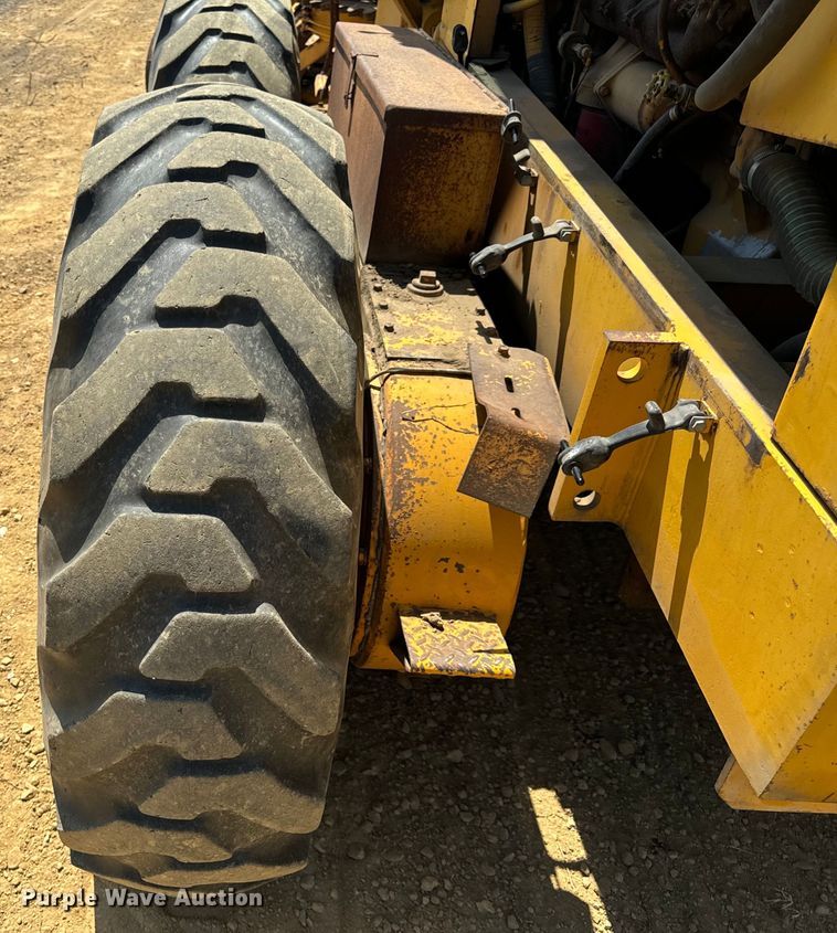 image for item OF9906 1985 Champion 730A motor grader