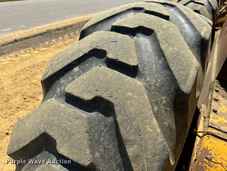 image for item OF9906 1985 Champion 730A motor grader