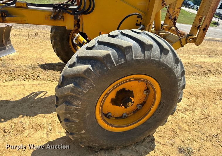 image for item OF9906 1985 Champion 730A motor grader