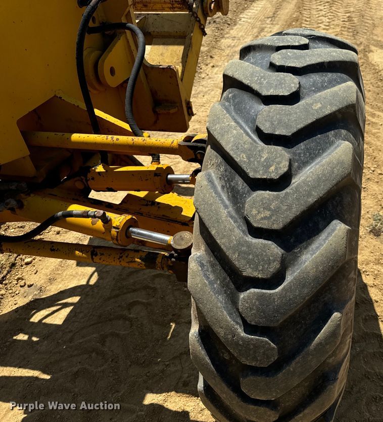 image for item OF9906 1985 Champion 730A motor grader