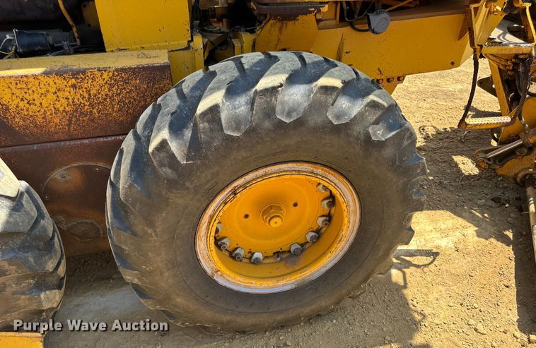 image for item OF9906 1985 Champion 730A motor grader