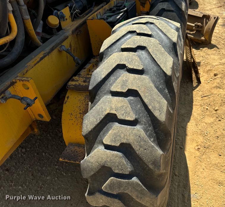 image for item OF9906 1985 Champion 730A motor grader