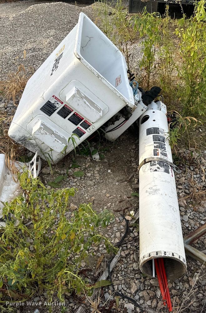 image for item OF9907 (2) Altec Bucket Truck Booms