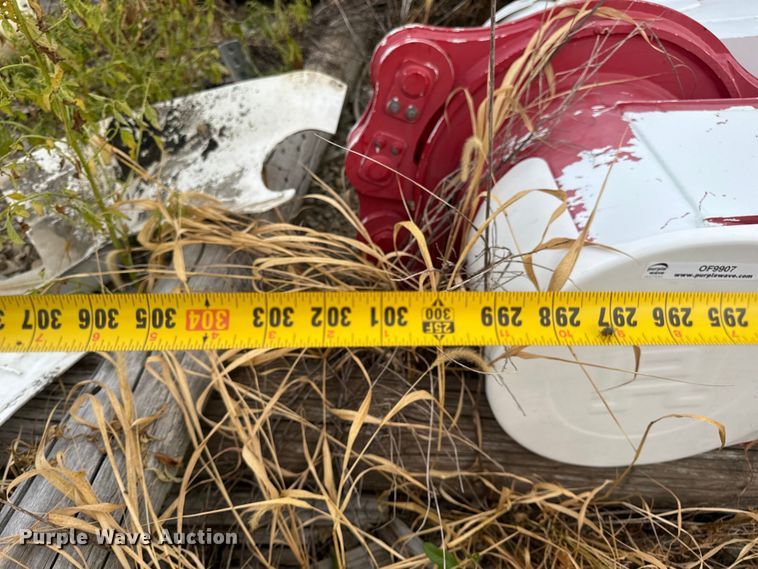 image for item OF9907 (2) Altec Bucket Truck Booms