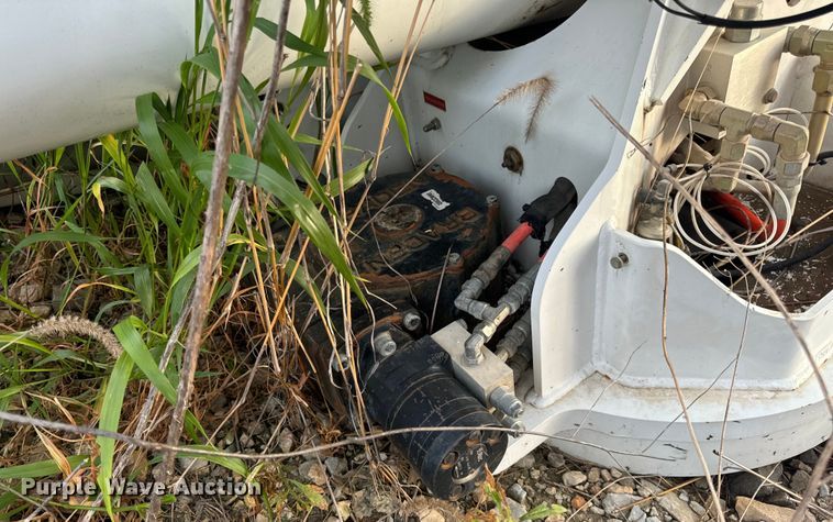 image for item OF9907 (2) Altec Bucket Truck Booms