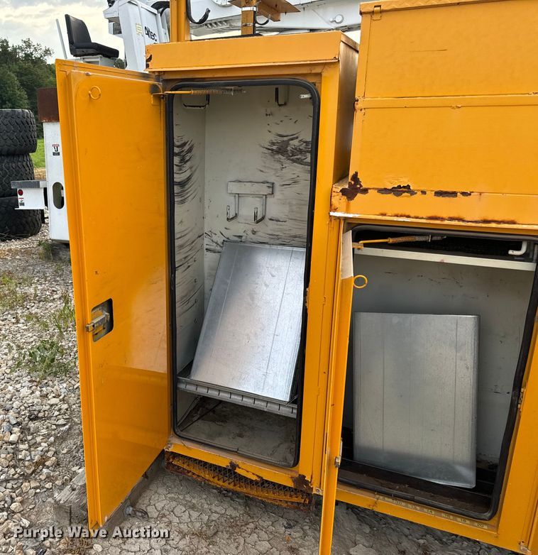 image for item OF9908 Altec bucket truck bed