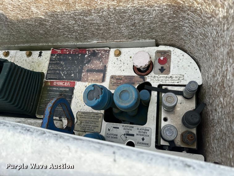 image for item OF9908 Altec bucket truck bed