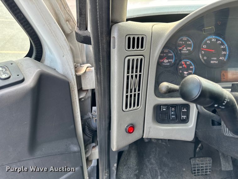 image for item OG9582 2013 International  Terrastar truck cab and chassis