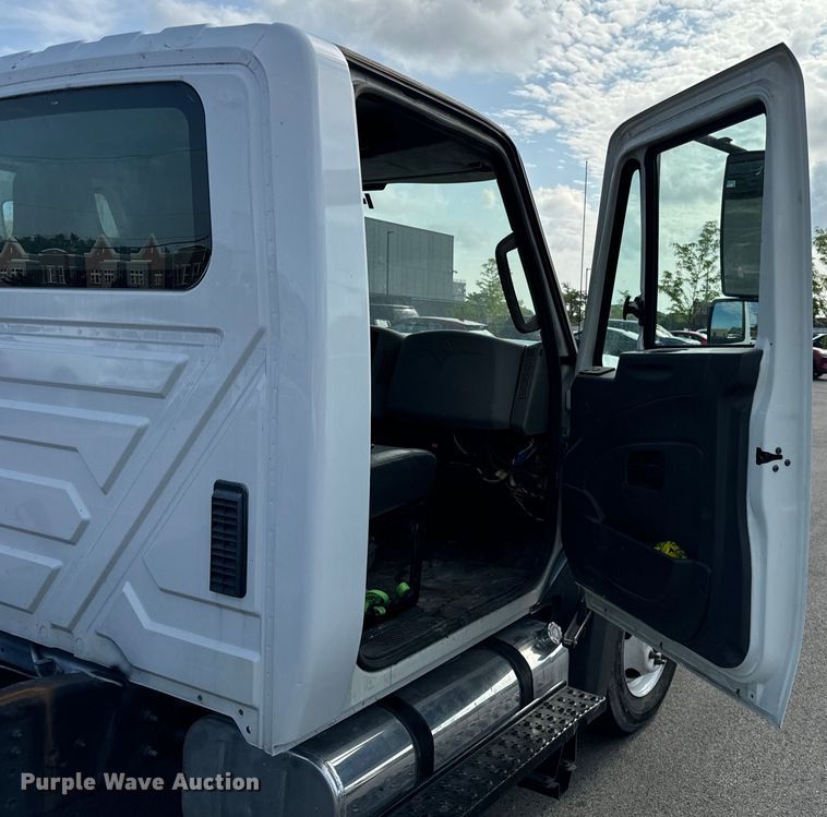 image for item OG9582 2013 International  Terrastar truck cab and chassis