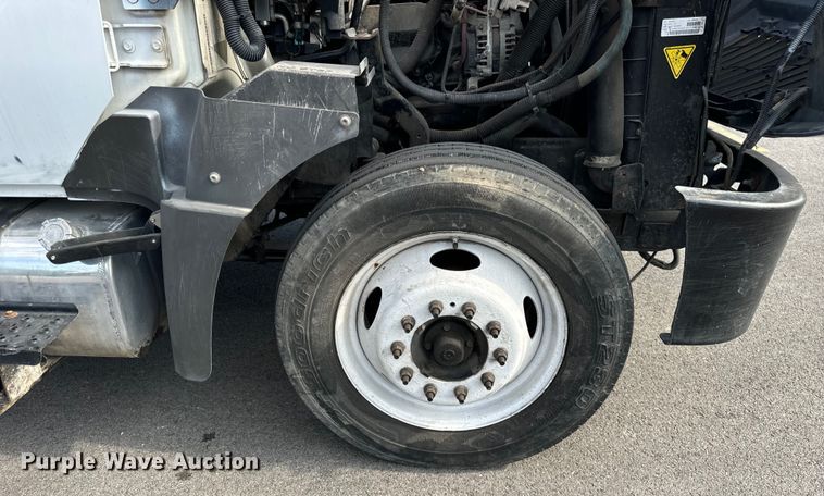 image for item OG9582 2013 International  Terrastar truck cab and chassis