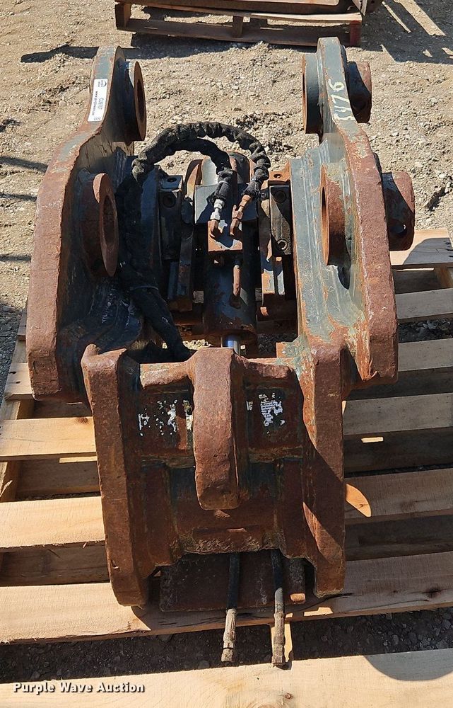 image for item OJ9767 JRB excavator quick coupler