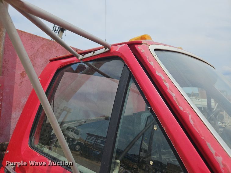 image for item OJ9778 1991 Ford F700 fuel / lube truck