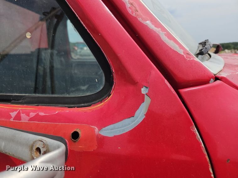 image for item OJ9778 1991 Ford F700 fuel / lube truck