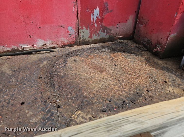 image for item OJ9778 1991 Ford F700 fuel / lube truck