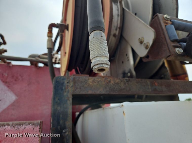 image for item OJ9778 1991 Ford F700 fuel / lube truck