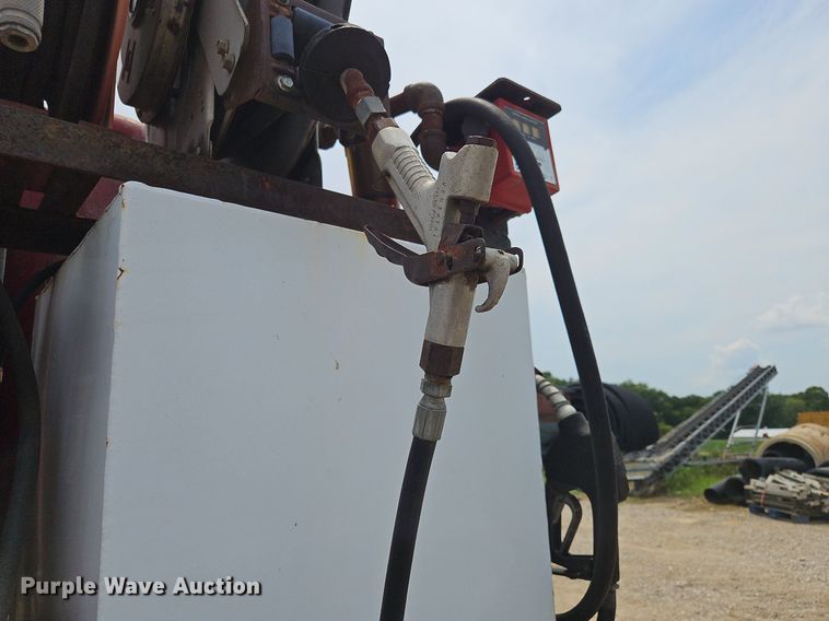 image for item OJ9778 1991 Ford F700 fuel / lube truck