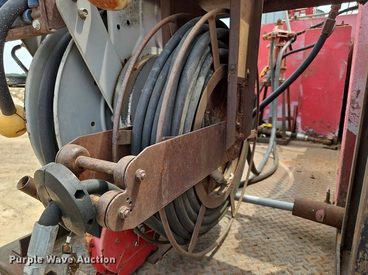 image for item OJ9778 1991 Ford F700 fuel / lube truck