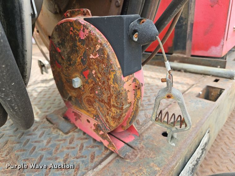 image for item OJ9778 1991 Ford F700 fuel / lube truck