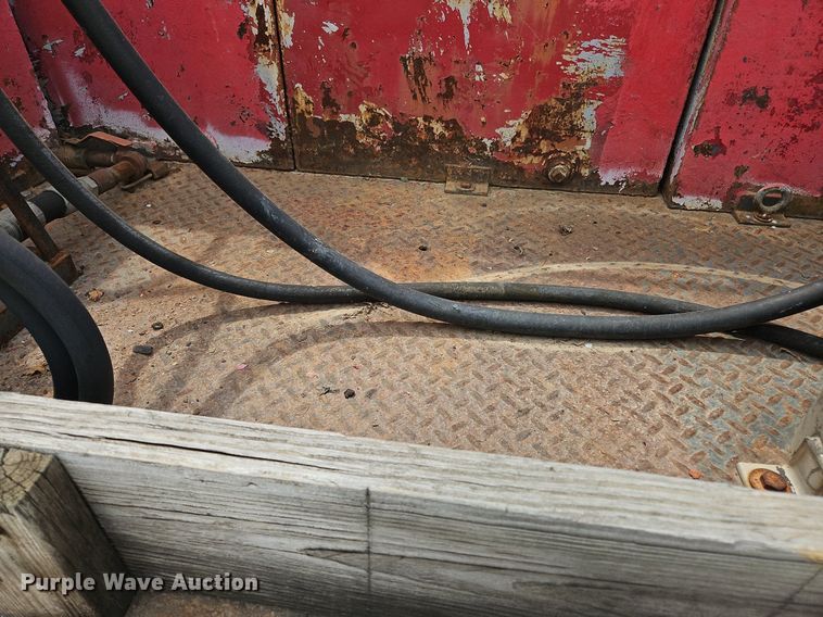 image for item OJ9778 1991 Ford F700 fuel / lube truck