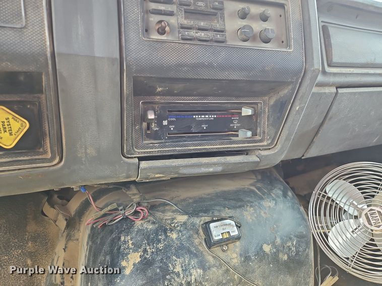 image for item OJ9778 1991 Ford F700 fuel / lube truck