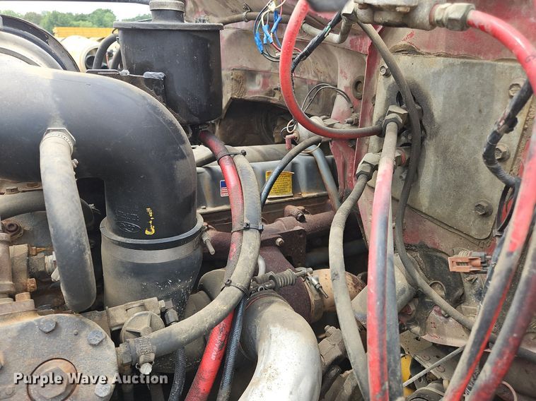 image for item OJ9778 1991 Ford F700 fuel / lube truck