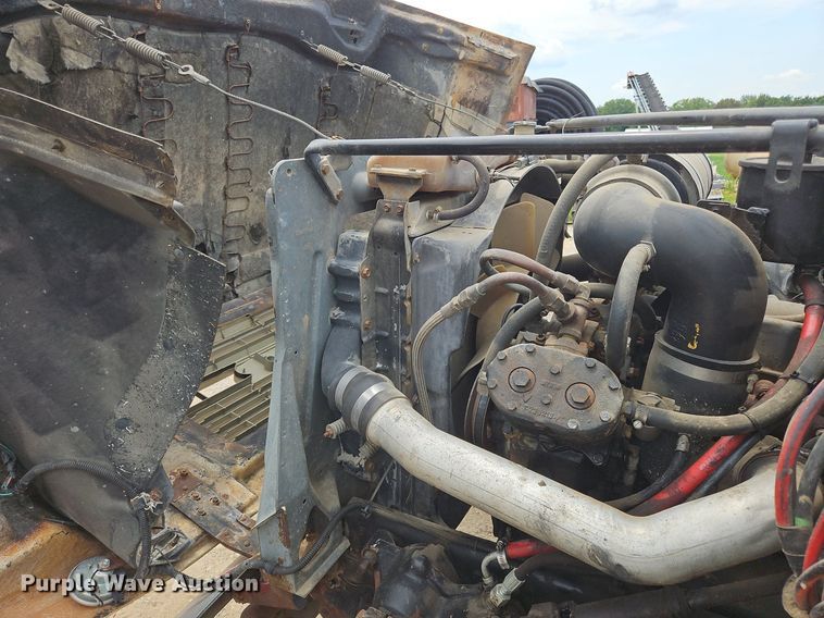 image for item OJ9778 1991 Ford F700 fuel / lube truck