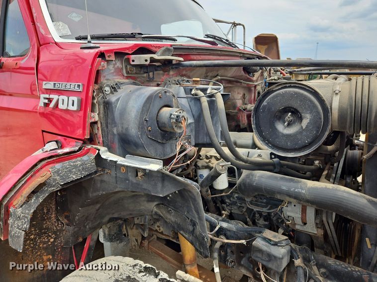 image for item OJ9778 1991 Ford F700 fuel / lube truck