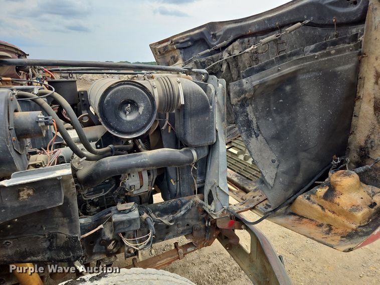 image for item OJ9778 1991 Ford F700 fuel / lube truck