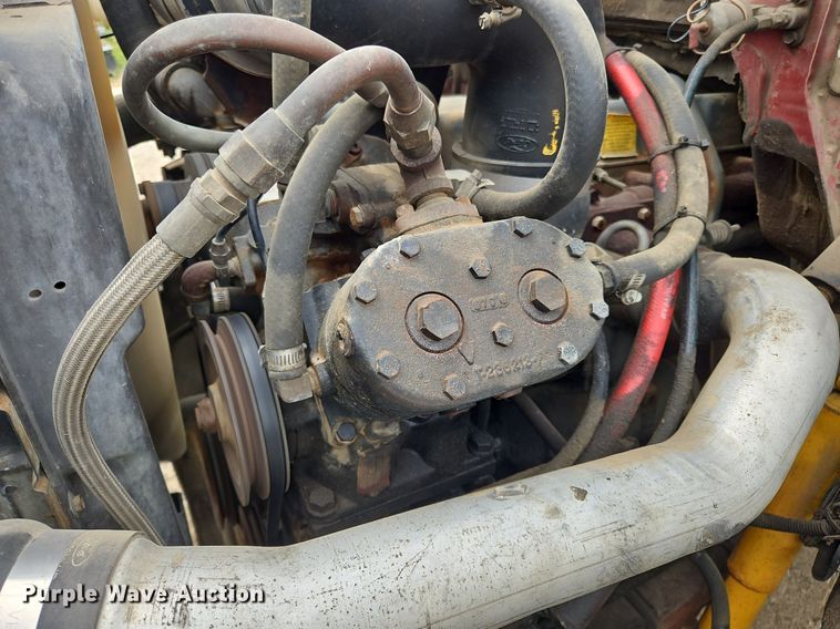 image for item OJ9778 1991 Ford F700 fuel / lube truck