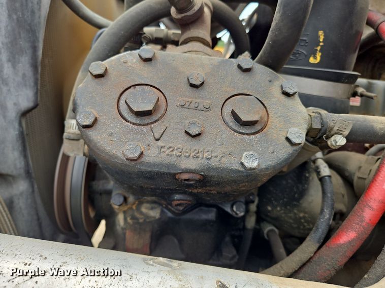 image for item OJ9778 1991 Ford F700 fuel / lube truck