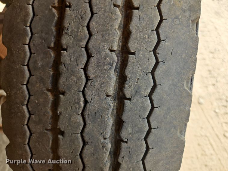 image for item OJ9778 1991 Ford F700 fuel / lube truck