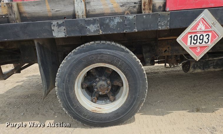 image for item OJ9778 1991 Ford F700 fuel / lube truck