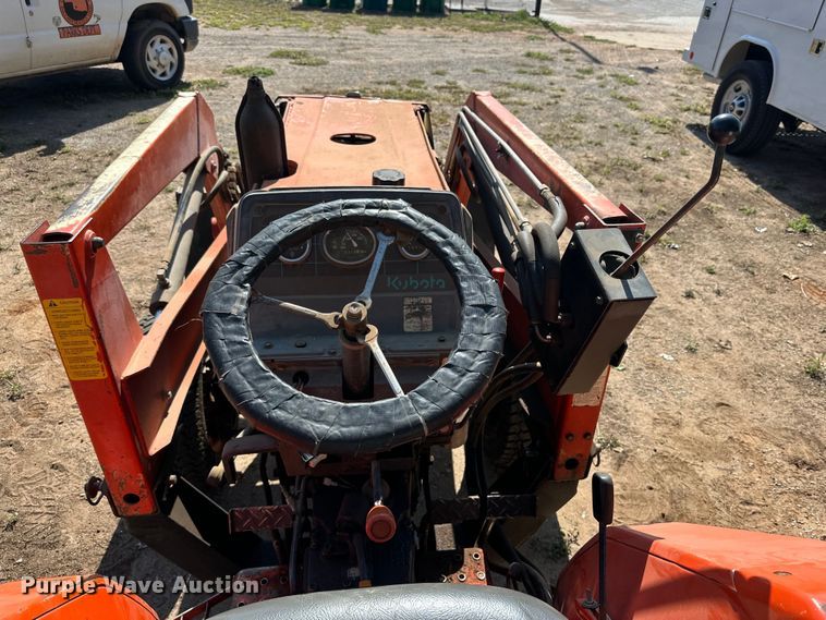 image for item DG4459 Kubota L2500D tractor