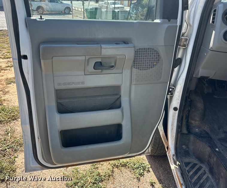 image for item DG4460 2014 Ford E350 Super Duty XL van