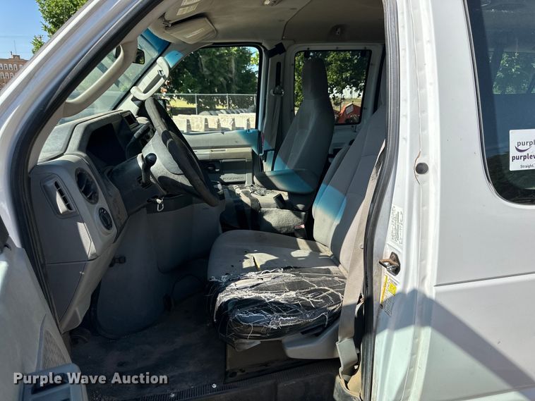 image for item DG4460 2014 Ford E350 Super Duty XL van