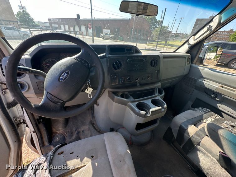 image for item DG4460 2014 Ford E350 Super Duty XL van