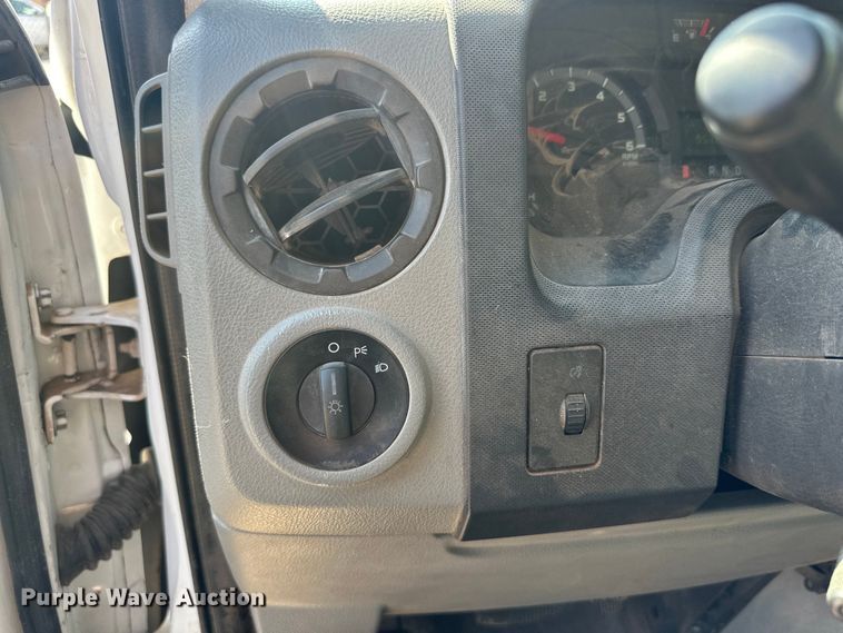 image for item DG4460 2014 Ford E350 Super Duty XL van