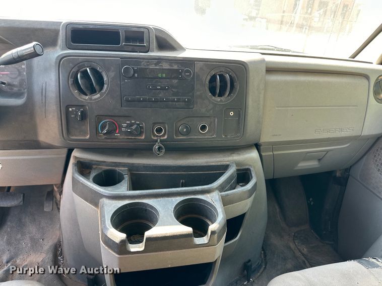 image for item DG4460 2014 Ford E350 Super Duty XL van