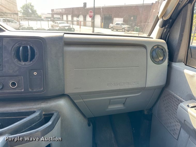 image for item DG4460 2014 Ford E350 Super Duty XL van