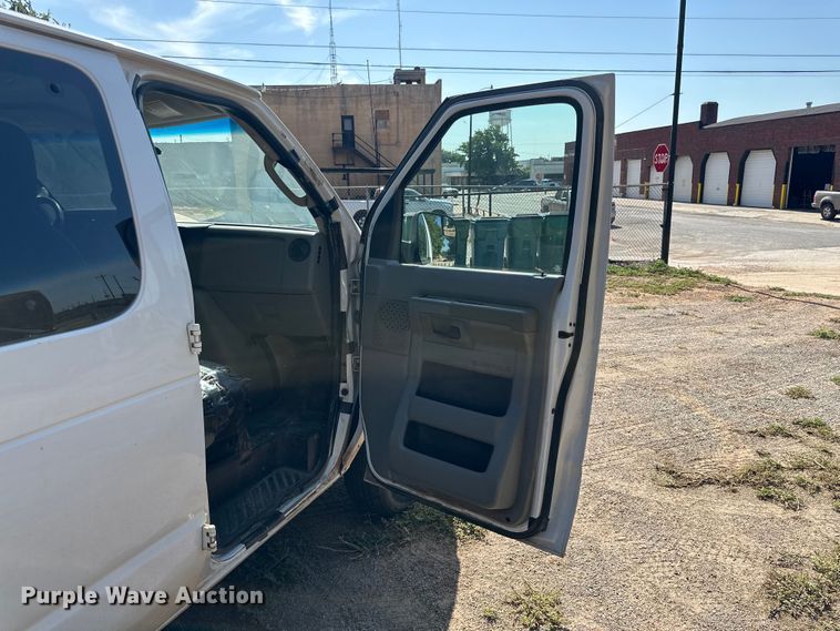 image for item DG4460 2014 Ford E350 Super Duty XL van