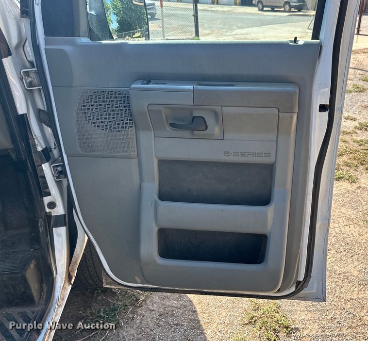 image for item DG4460 2014 Ford E350 Super Duty XL van