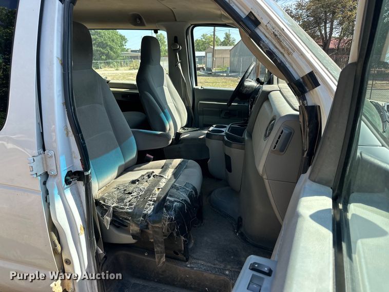 image for item DG4460 2014 Ford E350 Super Duty XL van