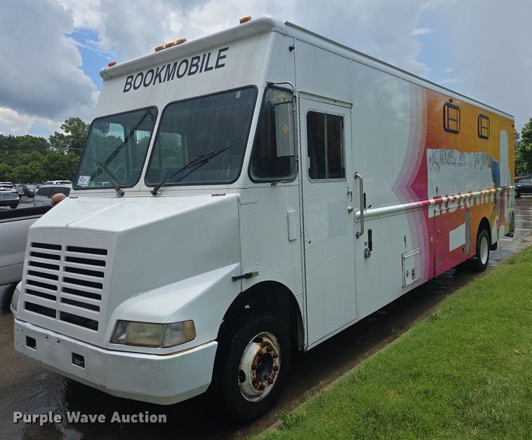 image for item DQ4393 1993 Chevrolet P6000 bookmobile van