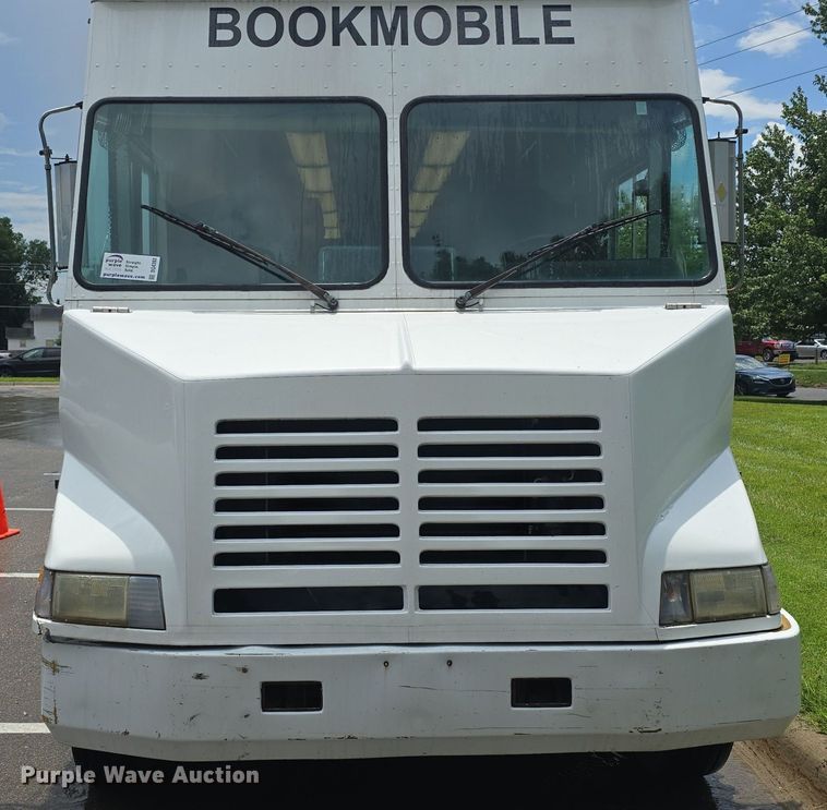image for item DQ4393 1993 Chevrolet P6000 bookmobile van