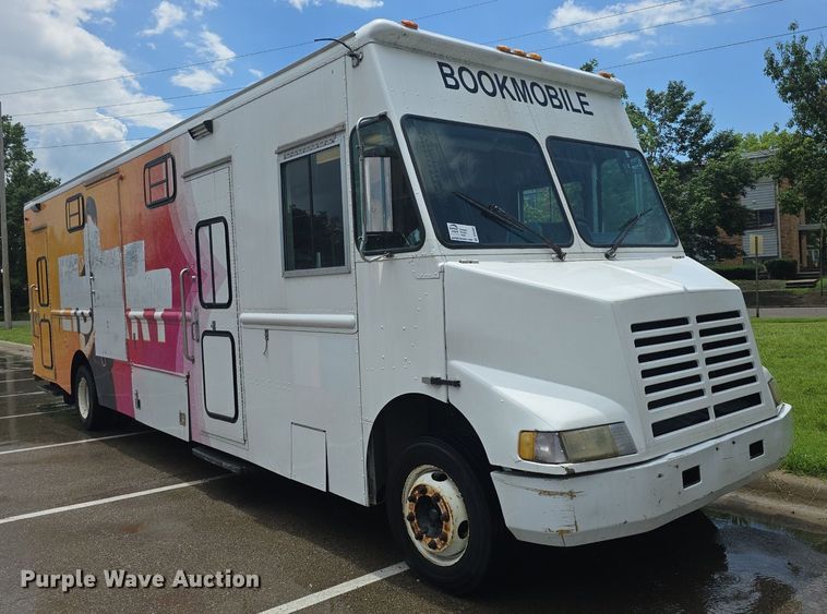 image for item DQ4393 1993 Chevrolet P6000 bookmobile van