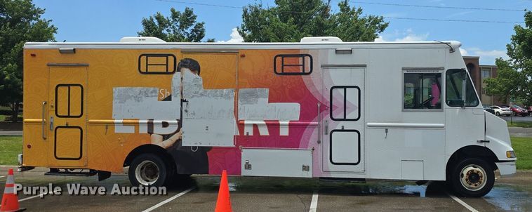 image for item DQ4393 1993 Chevrolet P6000 bookmobile van